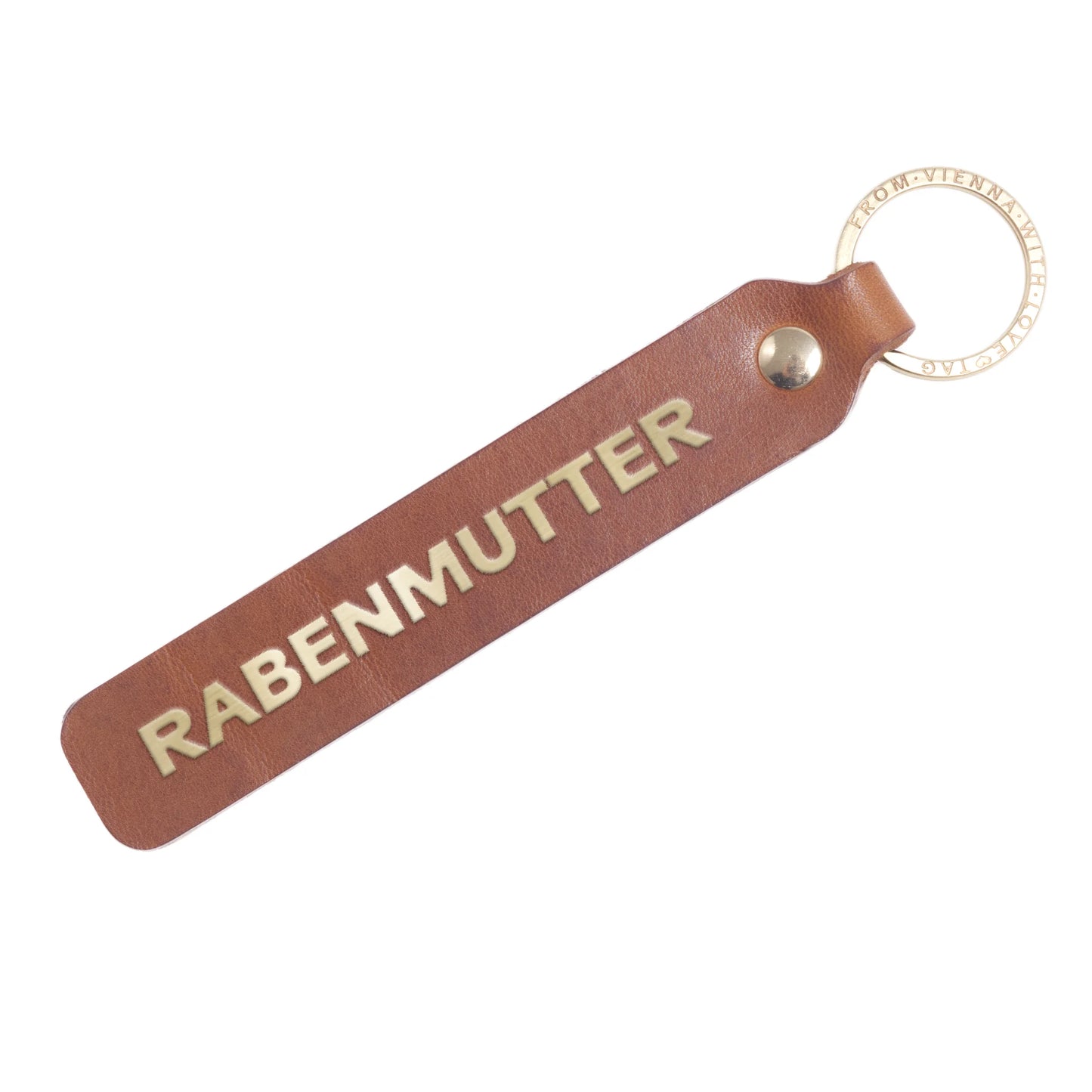Flatlay von einem Schlüsselanhänger aus Leder in Natur mit Goldprägung 'Rabenmutter' von LoveTag, handgefertigt in Wien